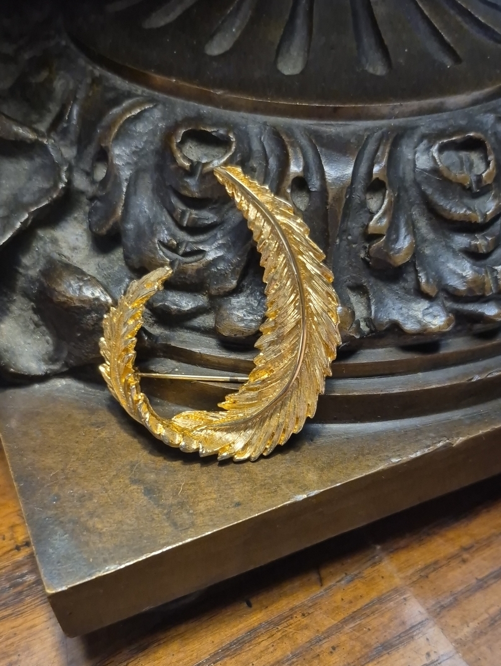 Vintage Gold Tone Curved Feather Pin Brooch